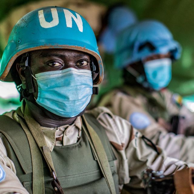 Friedenssoldaten aus Benin während einer Simulationsübung im Rahmen der MINUSMA. 